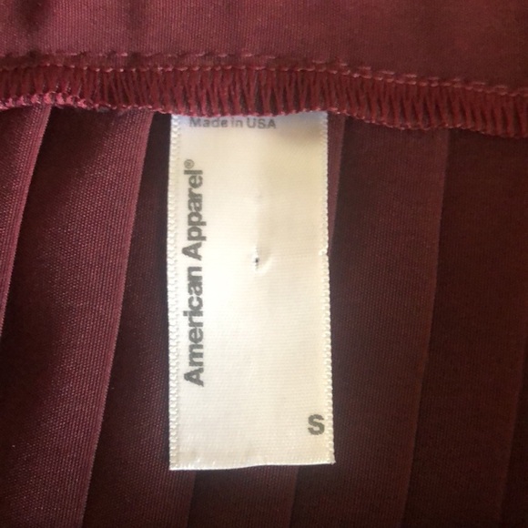 American Apparel Accordion Burgundy Skirt Size Small - Picture 4 of 7